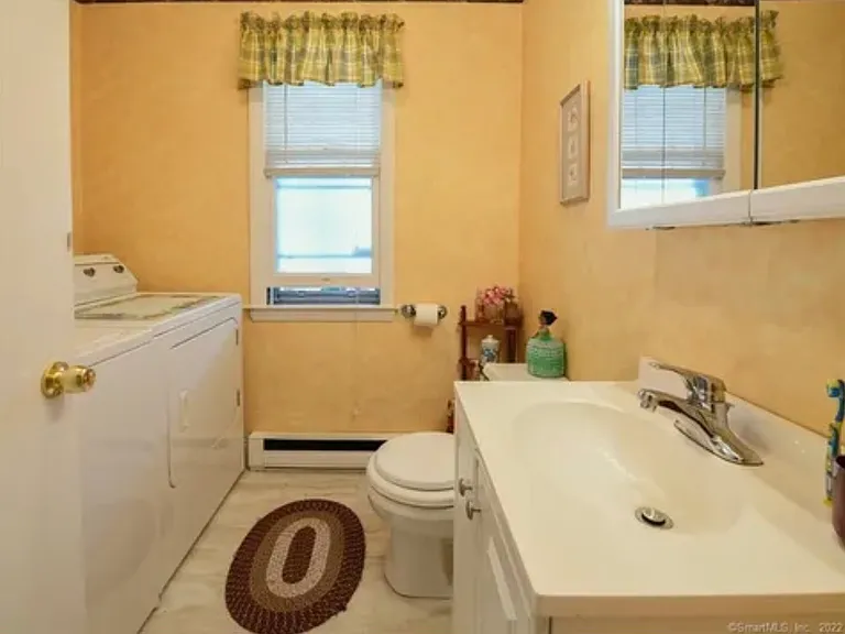 1544 Stanley St — Photo 10