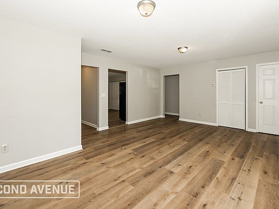 4th image of 5701 Carver Cir