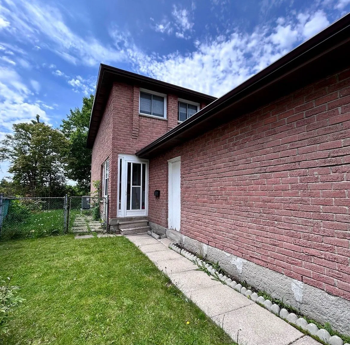3 bed, $2,500 — Photo 1