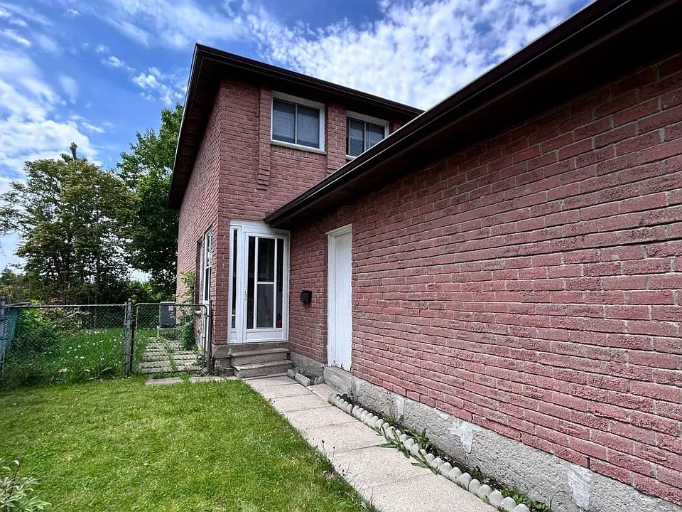 54 Tiffany Cres