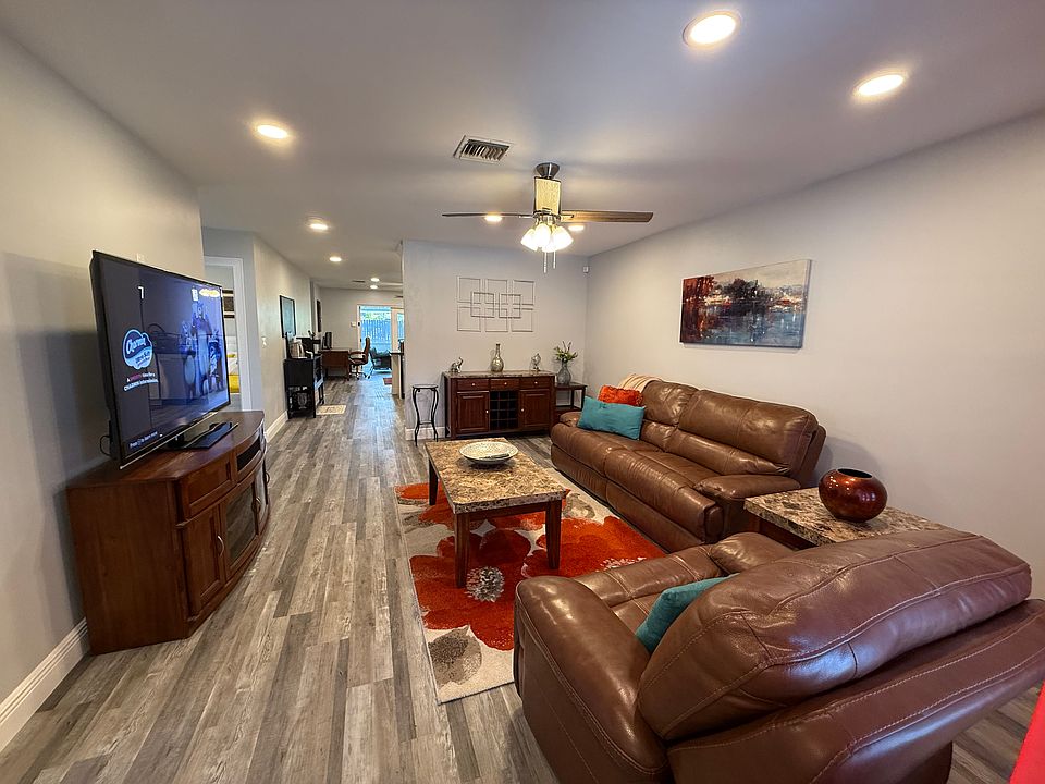 Living room, with 65 inch smart tv