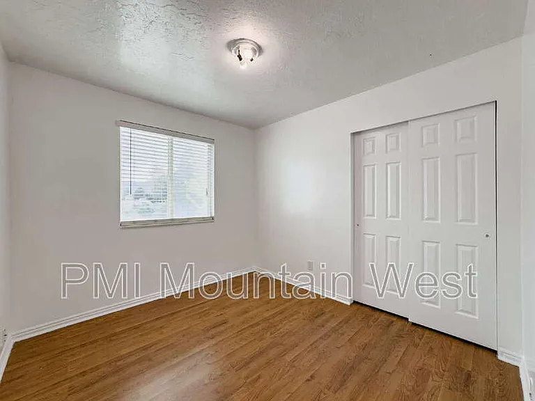 2419 W 1850 N — Photo 17