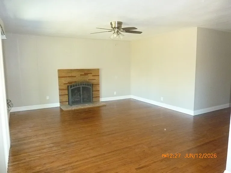 2637 Cordova Ln — Photo 9