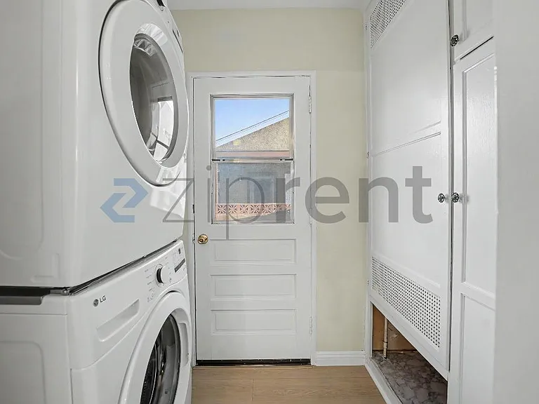10916 Noble Ave — Photo 12