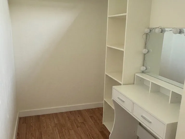 Guest suite closet