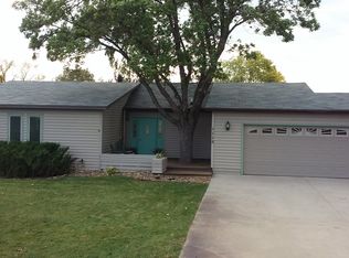 1115 Fairway Dr, Pierre, SD 57501