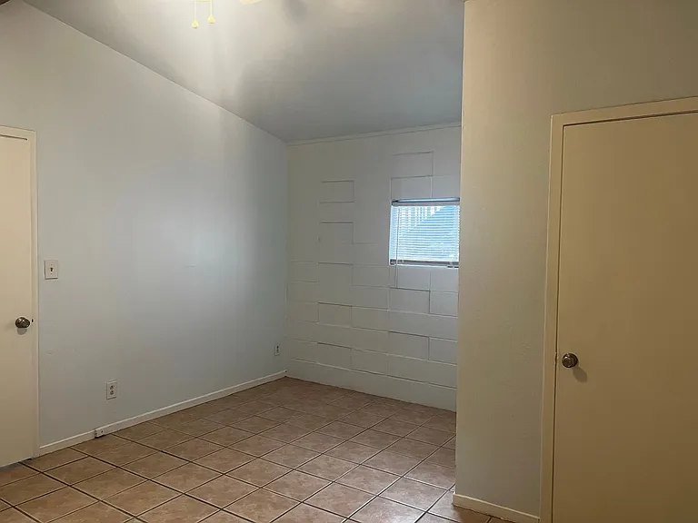 2609 E Cesar Chavez St — Photo 12