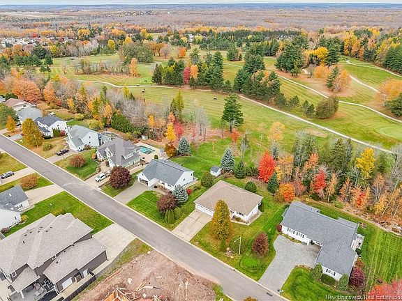 4th image of 27 Howe Cres