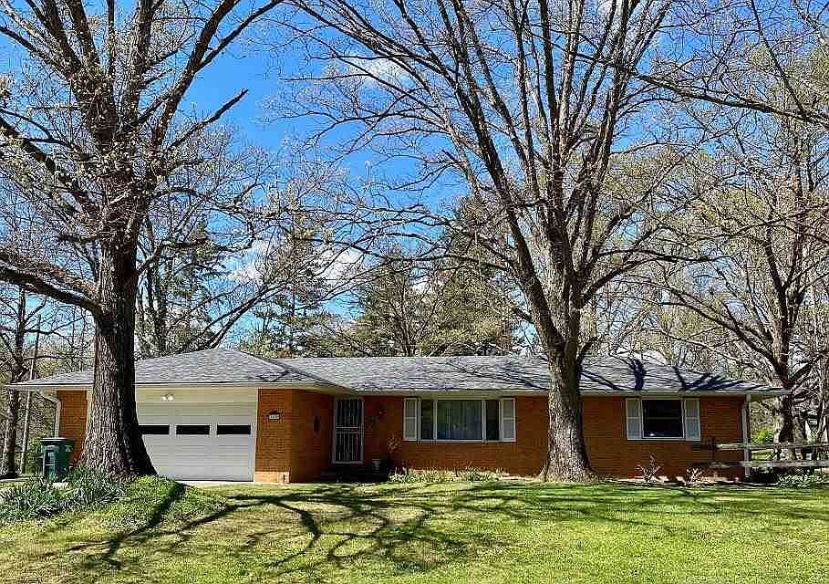 1st image of 3820 Pinehurst Dr