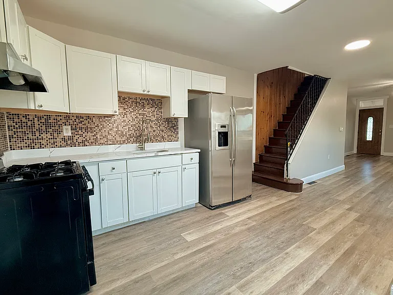539 S 13th St — Photo 11
