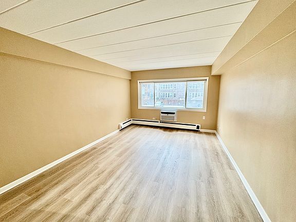 2nd image of 5616 N Kenmore Ave APT 2E