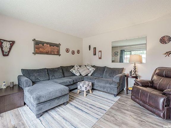 4th image of 410 Witney Ave S