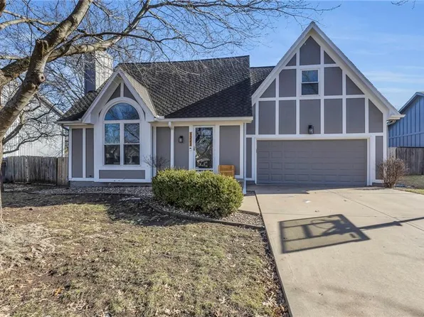 1221 E Butterfield Pl, Olathe, KS 66062