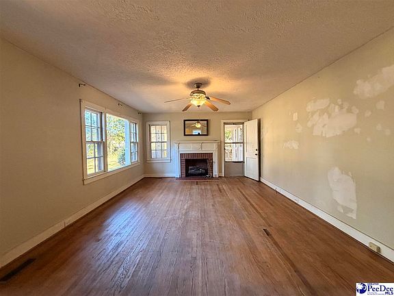 5th image of 202 E 3rd Ave