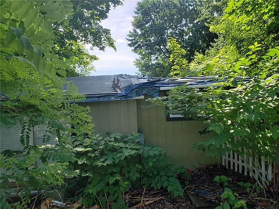 3rd image of 6756 Lone Pine Way