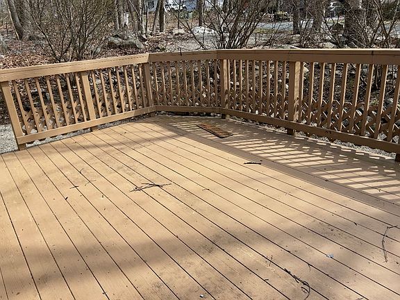 Extra large deck to stretch out and read a good book, enjoy your morning coffee, or dine alfresco.