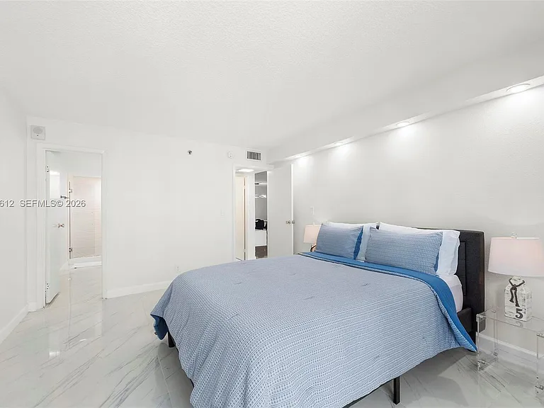 2401 Collins Ave #1007 — Photo 15
