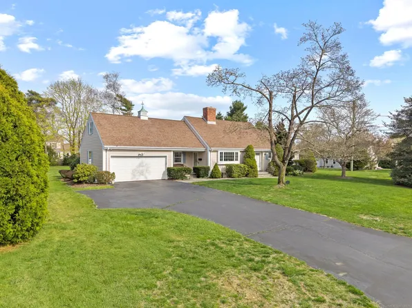 5 Cromwell Court, Old Saybrook, CT 06475