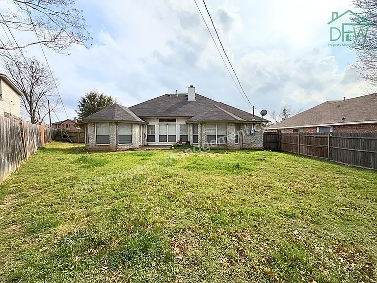 317 Oak Meadow Ln — Photo 26