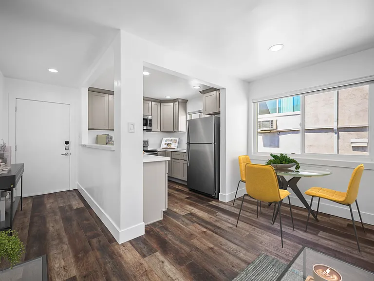 1101 N Flower St #1 — Photo 7