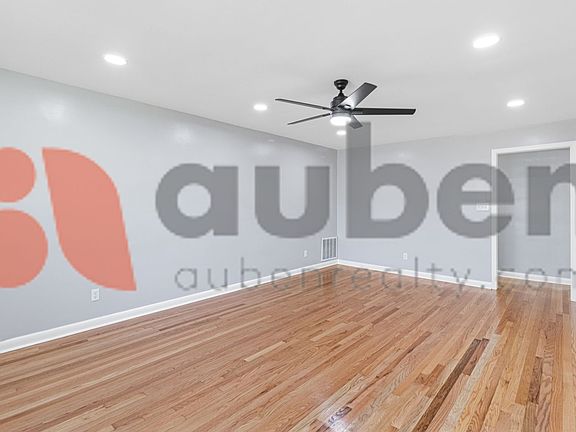 4th image of 4430 Lilac Ln