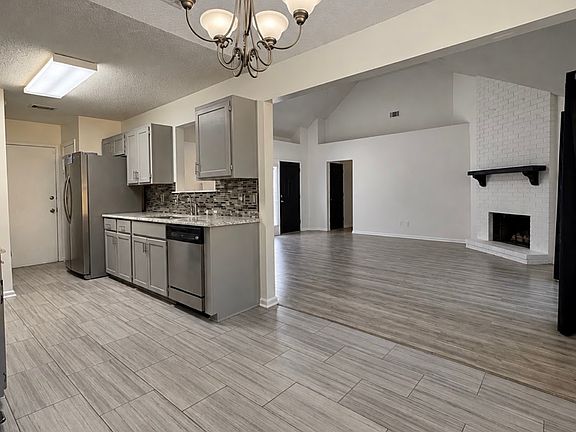 4th image of 24 Clearwater Ln