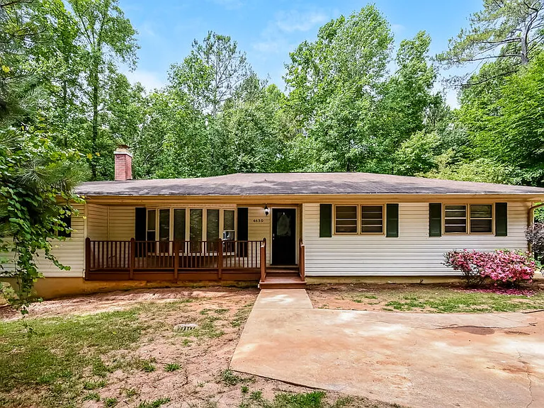 4630 Cresant Ln — Photo 1