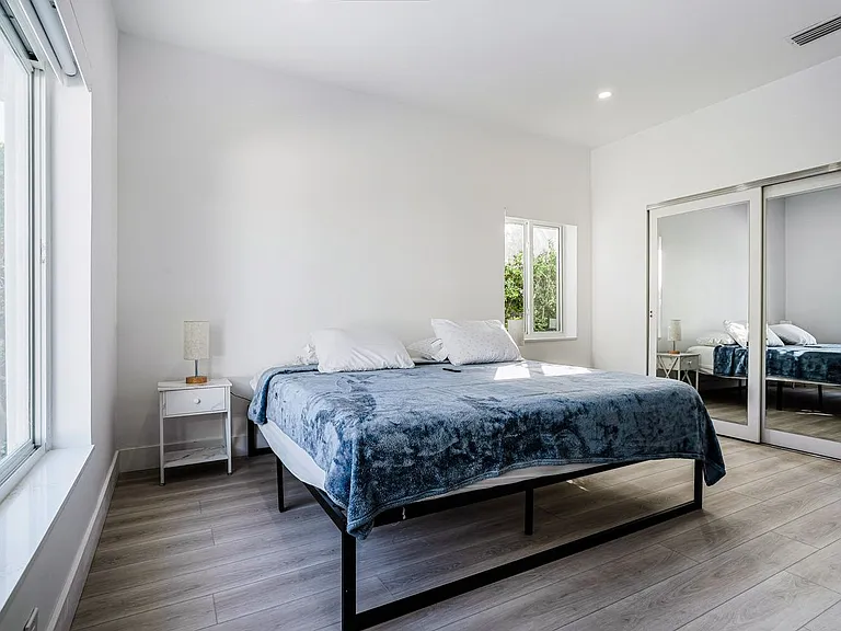 8866 Carlyle Ave — Photo 22