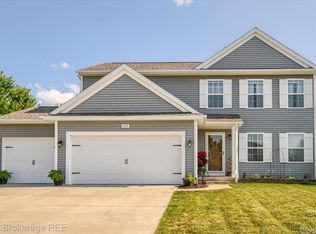 6015 Bluefield Dr, Linden, MI 48451