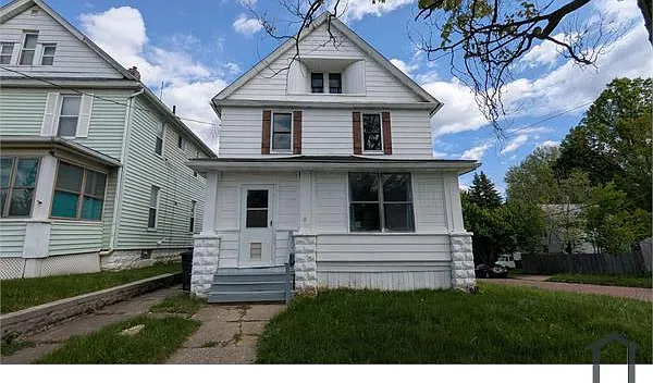 163 Russell Ave — Photo 1