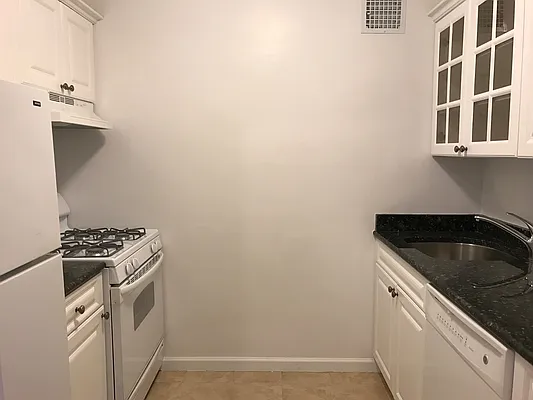 Rented by Halstead Real Estate | media 13