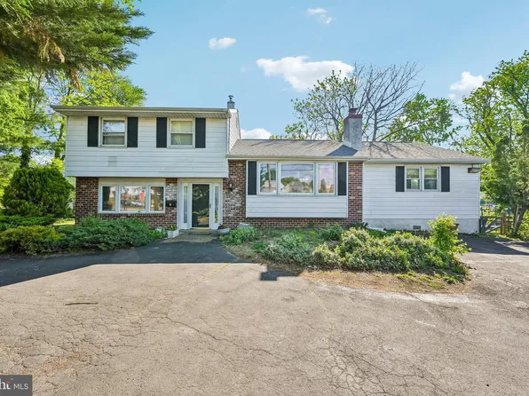 2 Flamingo Rd, Hatboro, PA 19040