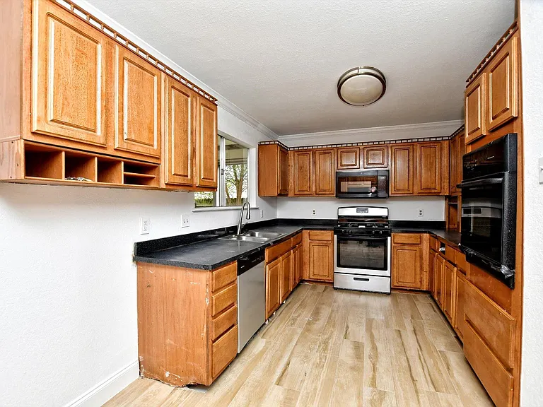 17607 Klamath Falls Dr — Photo 7