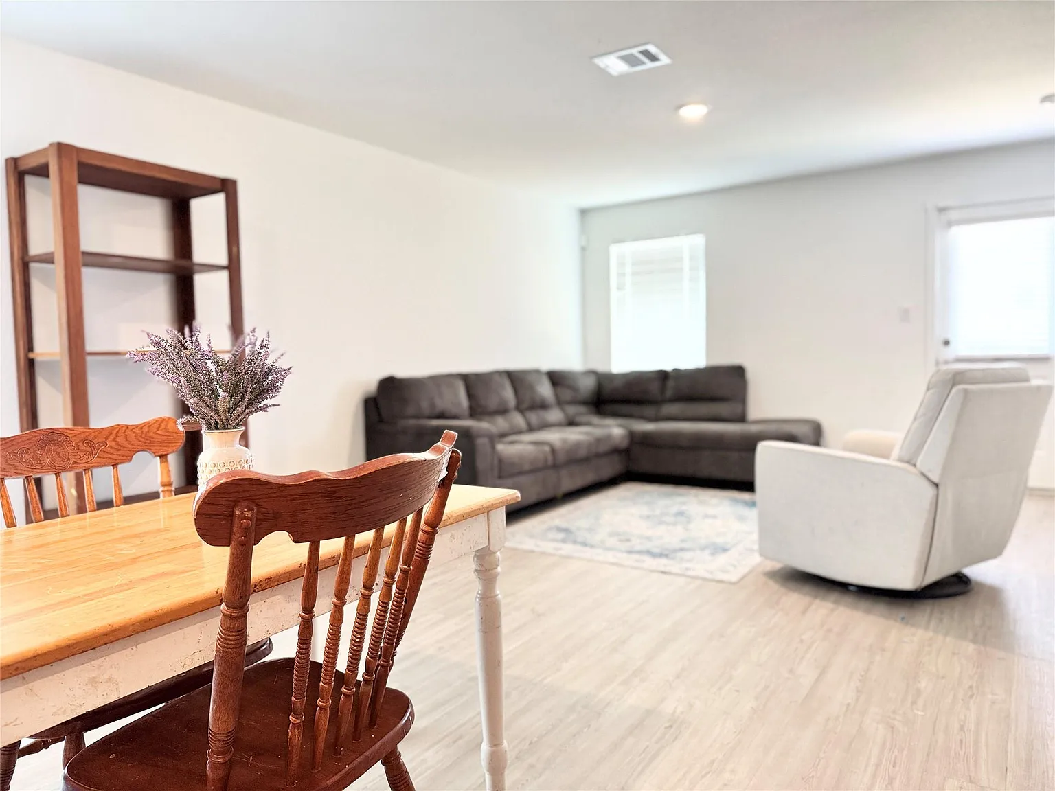 4 bed, 2.5 bath, 1890 sqft, $1,599 — Photo 4