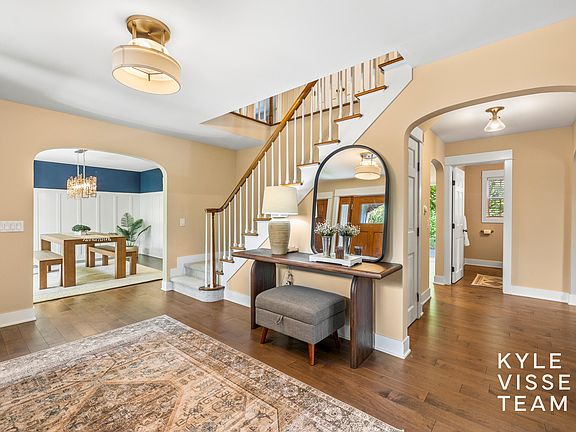 3rd image of 3131 Lake Dr SE
