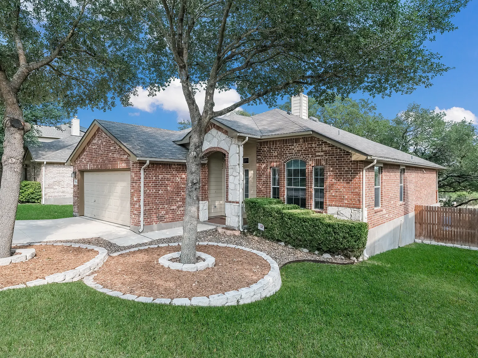 3 bed, 1895 sqft, $2,095 — Photo 3