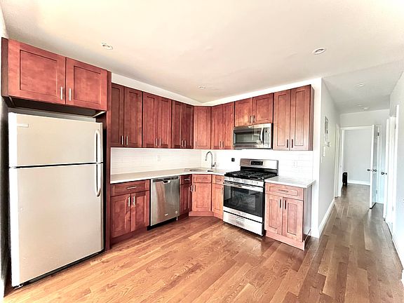 4th image of 14 St Andrews Pl #3