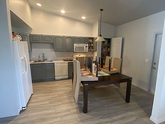 4th image of 116/118 Ivan Ave S Unit 8