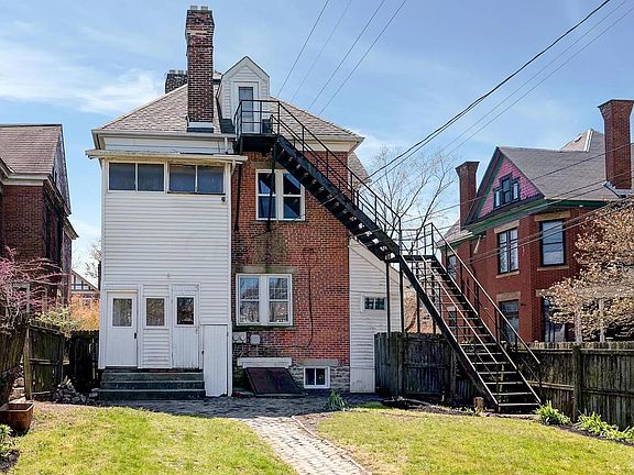 2nd image of 1062 Franklin Ave Suite A