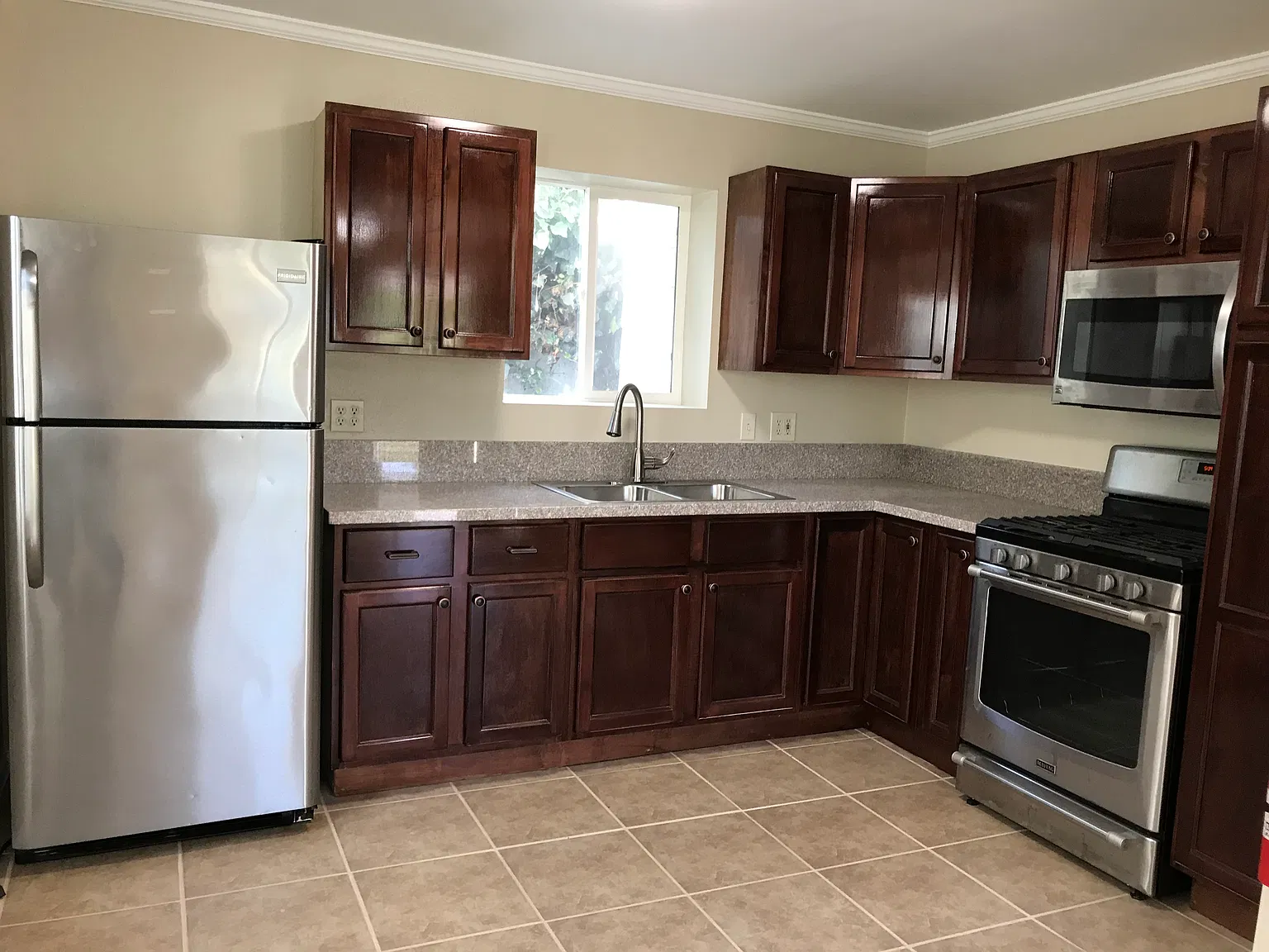 367 Howell Rd — Photo 2