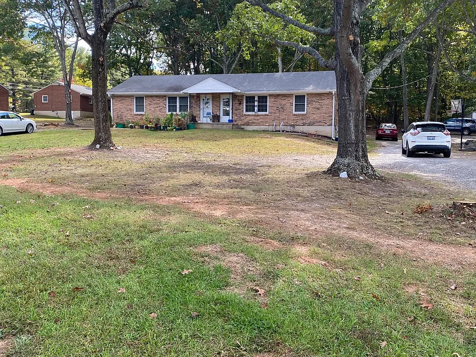 Big front yard. Long drive that goes around to back of house,too.