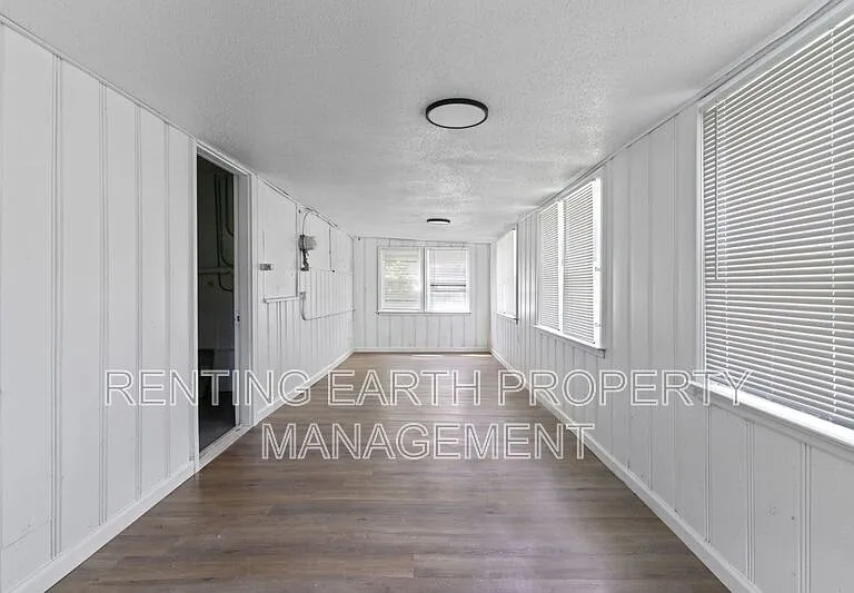 9835 Winkler Dr — Photo 16