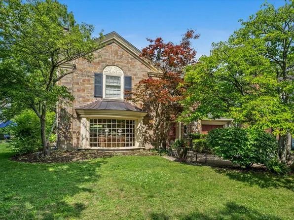 1220 Richmond Ln, Wilmette, IL 60091