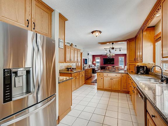 5th image of 10389 Kimberly Ct S