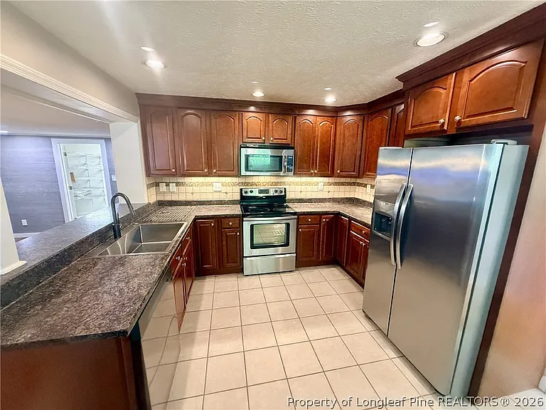 1914 Cherokee Dr — Photo 5