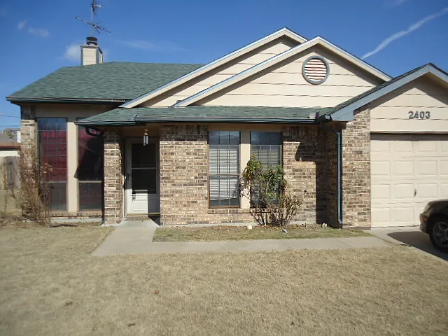 2403 Hemlock Dr — Photo 1
