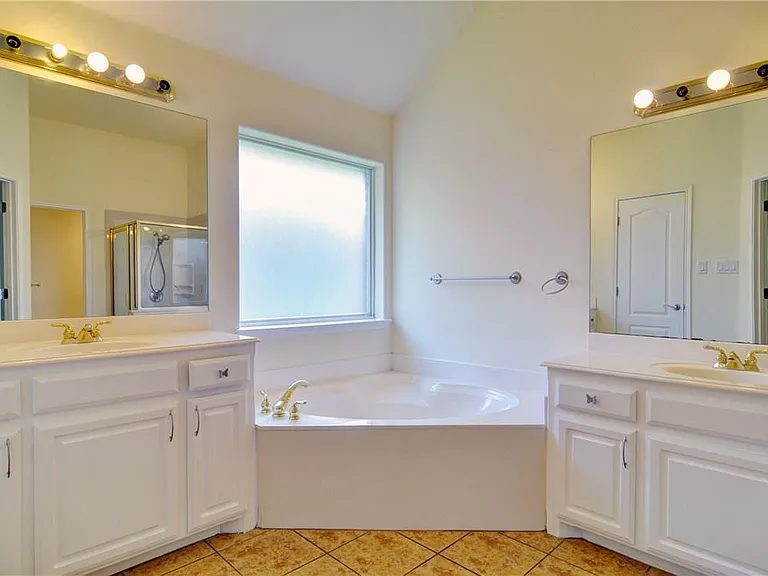 Primary Bath - double vanities. garden tub