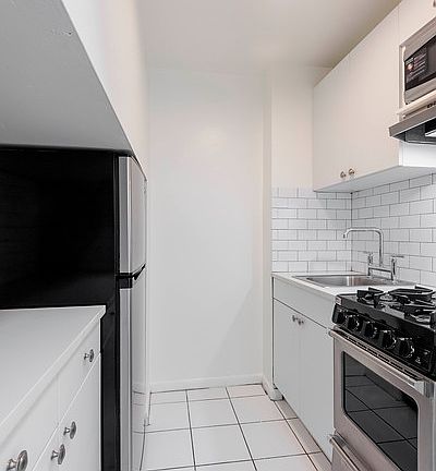 3rd image of 43 W 16th St APT 4G