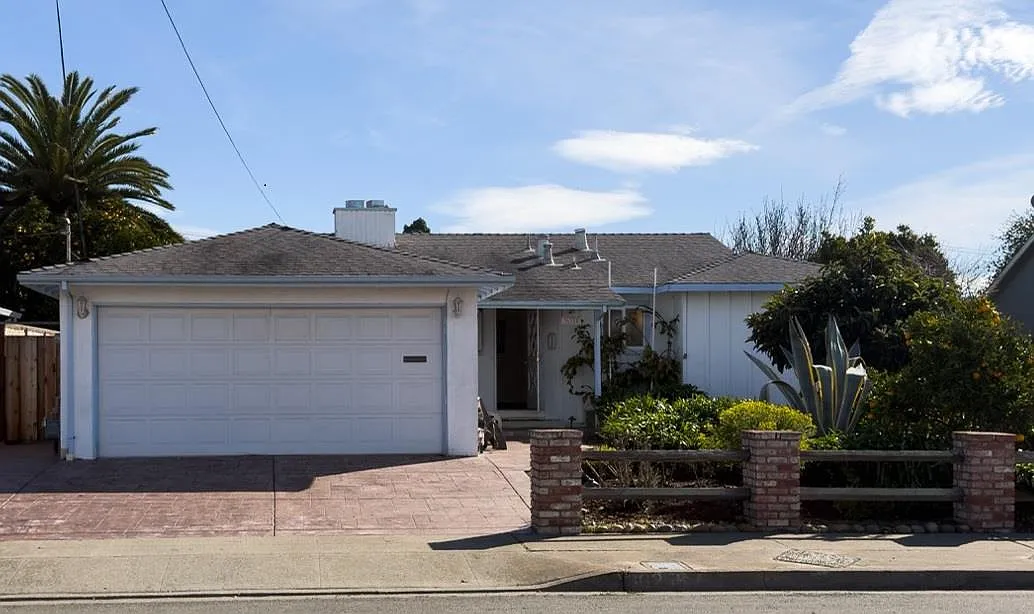 36255 Casey Ct photo 1
