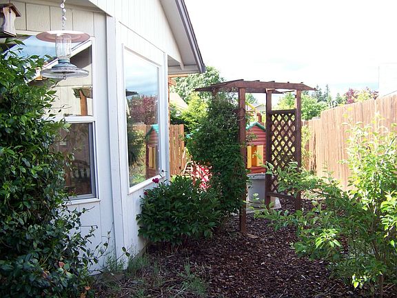 3rd image of 15804 NE 30th St